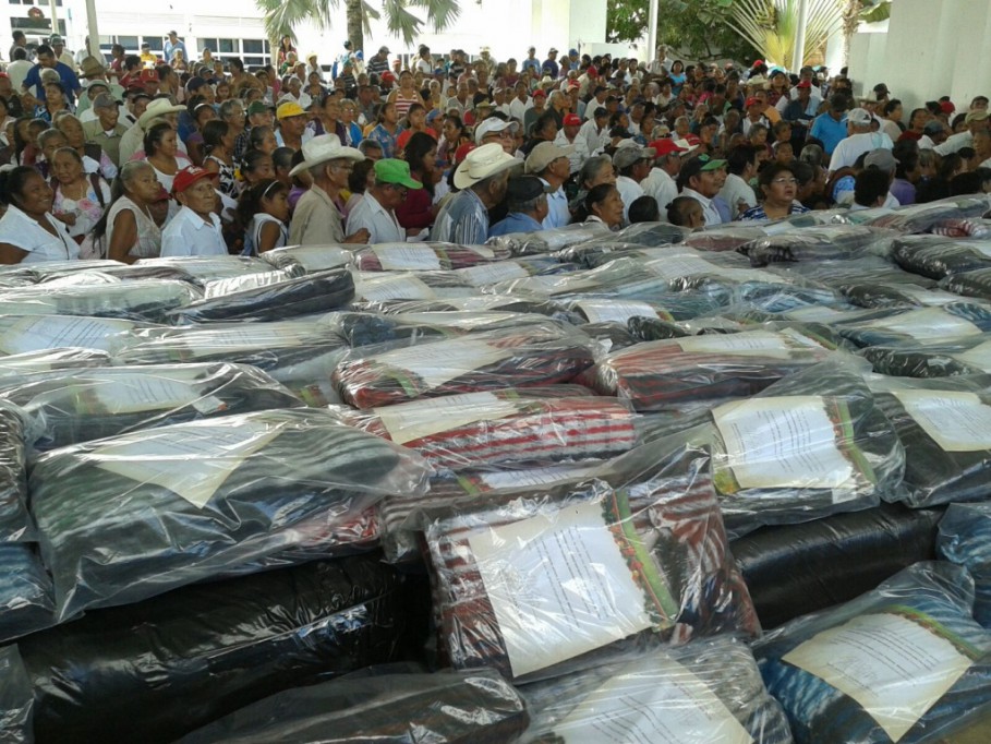 En Tizimín ya entregan 8 mil cobertores 