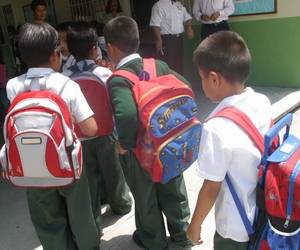 ¡Aguas con lo que cargan tus hijos en este regreso a clases!