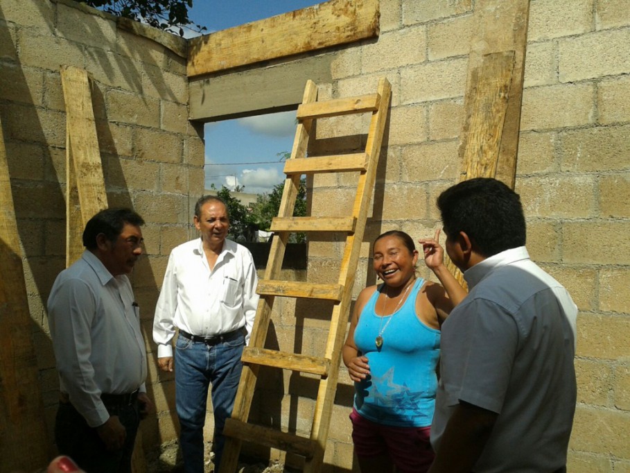 Supervisan construcción de acciones de vivienda en Tizimín 