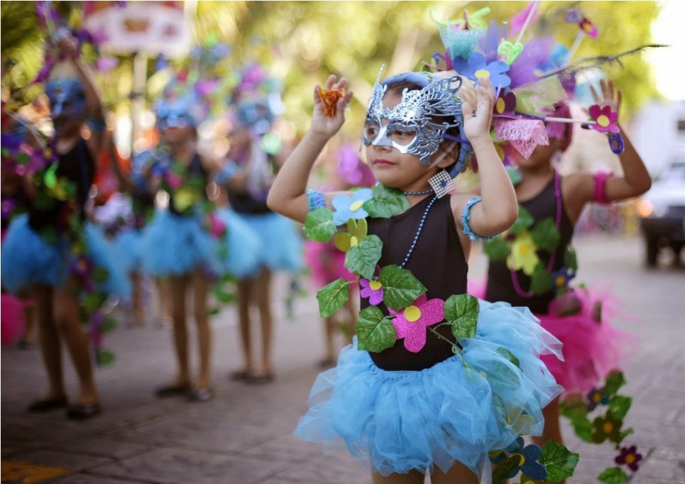 Niños alegran la fría tarde