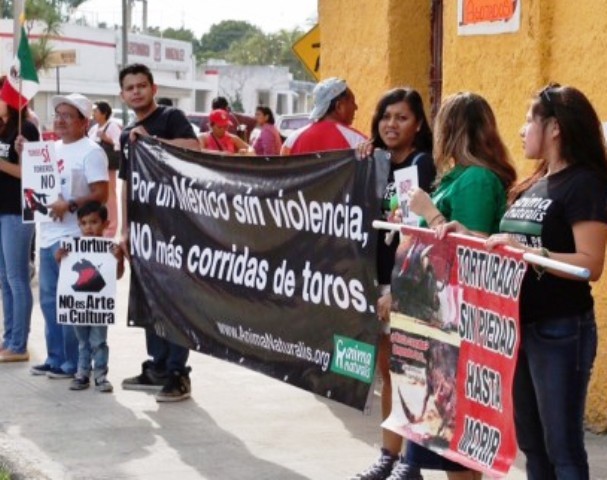 Protesta en la Plaza de Toros Mérida