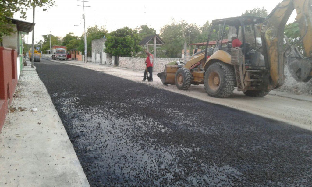 Comienza pavimentación de calles en Sucilá