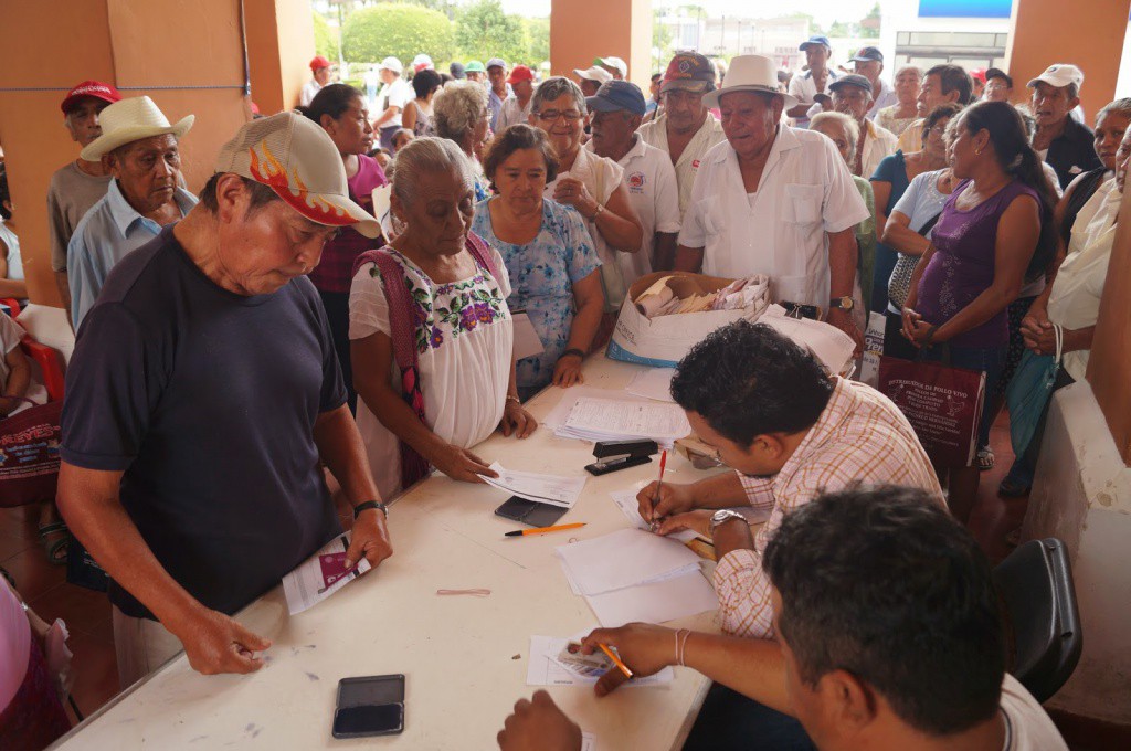 Continúa el pago de 65 y más