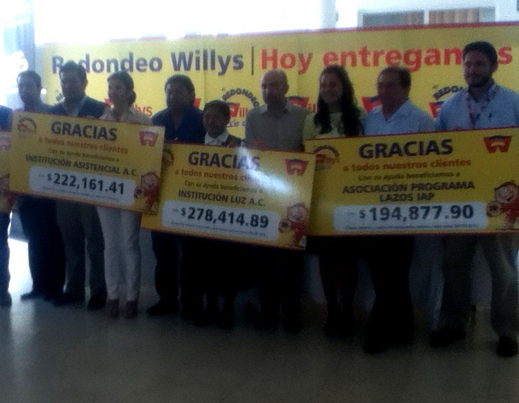 Súper Willys entrega donativo a Asociaciones altruistas