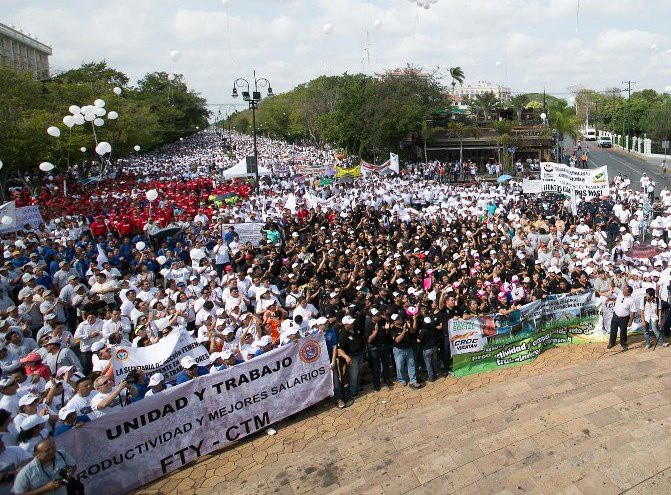 Marchan más de 50 mil trabajadores