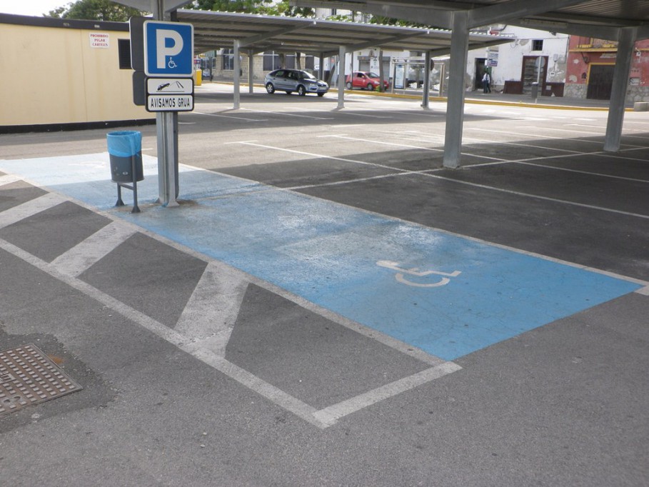 Exigen respetar estacionamiento para personas con discapacidad