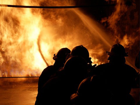 Cacos hacen de las suyas en “La Perla” de Ciudad Caucel, roban e incendian casas y coches