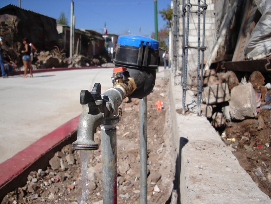 Japay coloca tomas públicas de agua