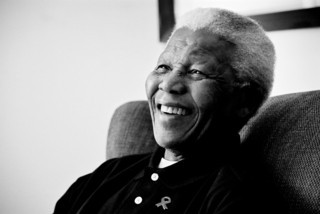 El mundo virtual está de luto: Fallece Nelson Mandela a los 95 años de edad