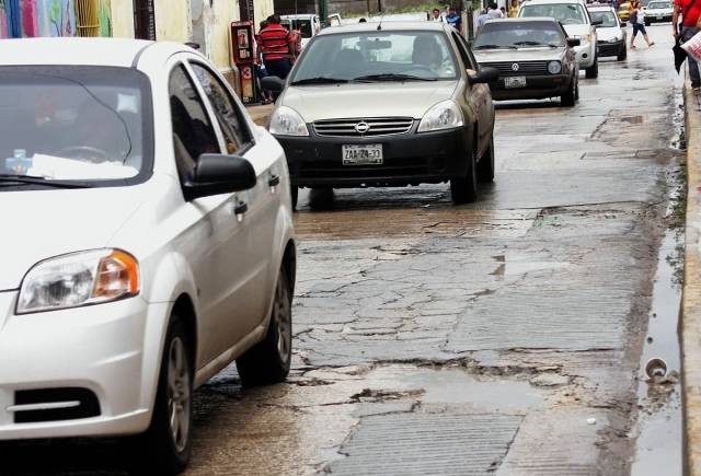 Con las lluvias aparecen hasta 4 mil baches por día