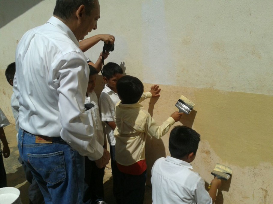 Soldados pintan escuelas de Tizimín
