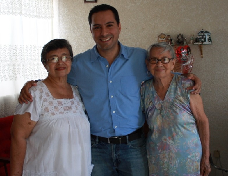 El diputado de Mauricio Vila Dosal, apoya a mujer con principios de cáncer