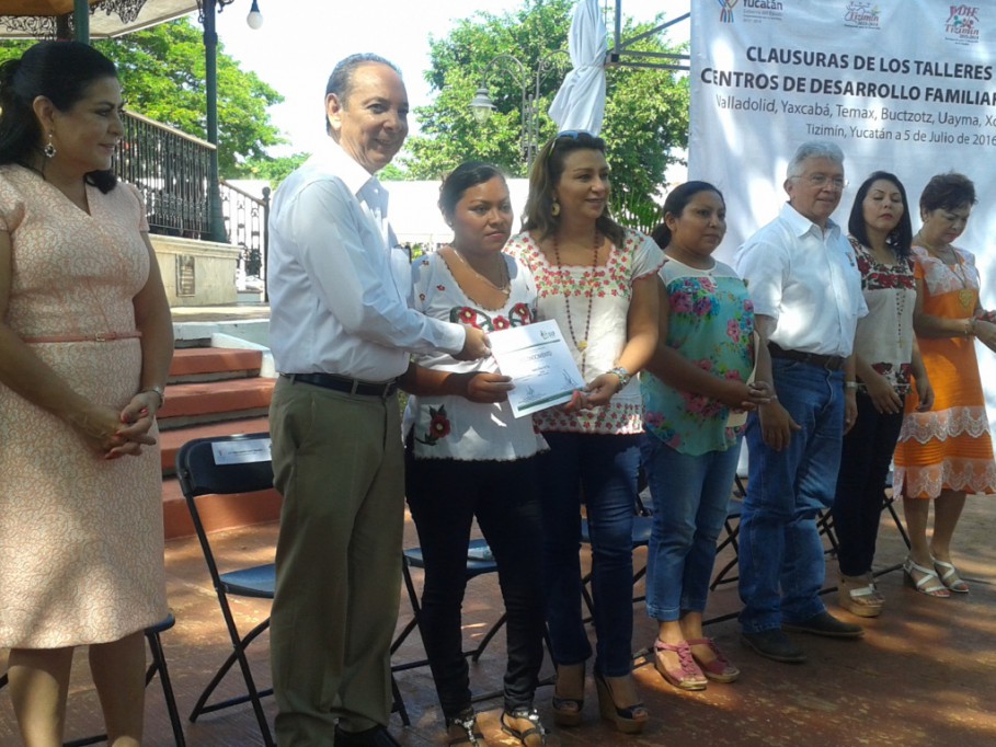 DIF Yucatán clausura en Tizimín talleres de los centros de desarrollo familiar