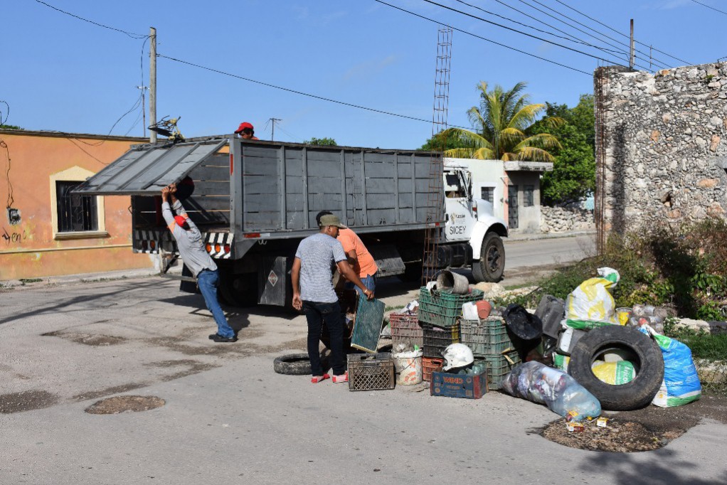 Recolectan 1,000 toneladas en la descacharrización Recolectan 1,000 toneladas en la descacharrización