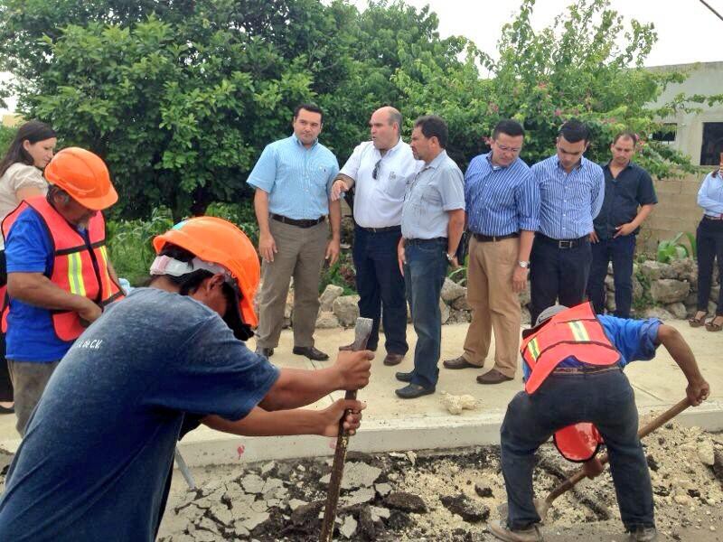 El alcalde pone en marcha trabajos pluviales en la colonia El  Roble