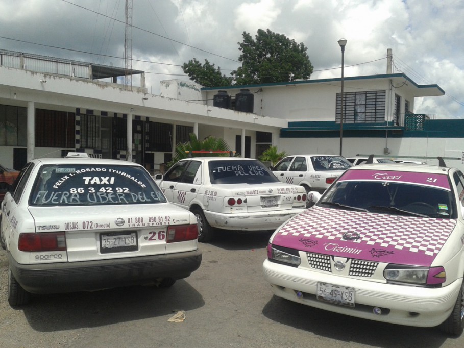 Taxistas de Tizimín protestan contra Uber 