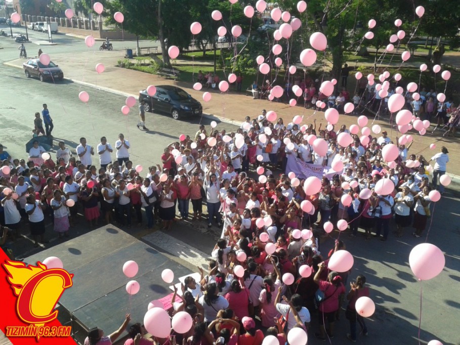 Mujeres marchan en Tizimín para hacer conciencia del cáncer de mama