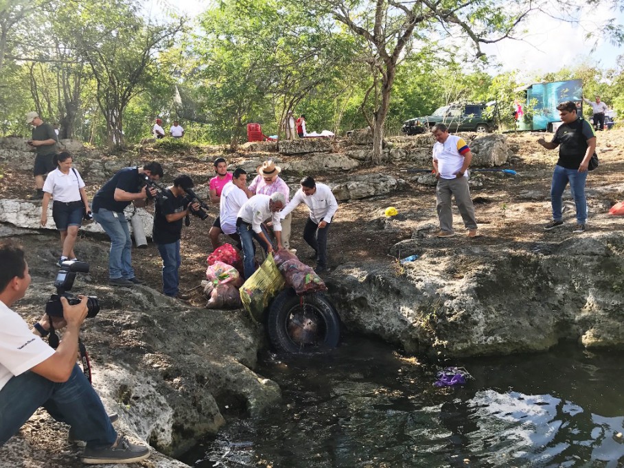 Rescatan cenotes de Yucatán