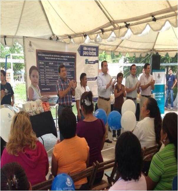 Ayuntamiento de Mérida entrega útiles escolares‏