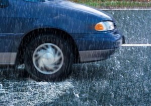 Consejos para conducir bajo lluvia