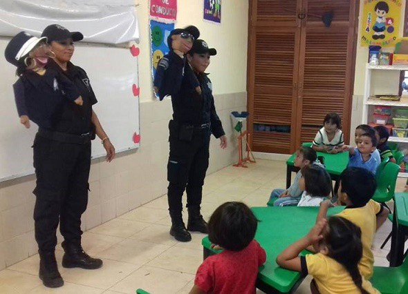 Policía de Tizimín brinda pláticas preventivas a niños
