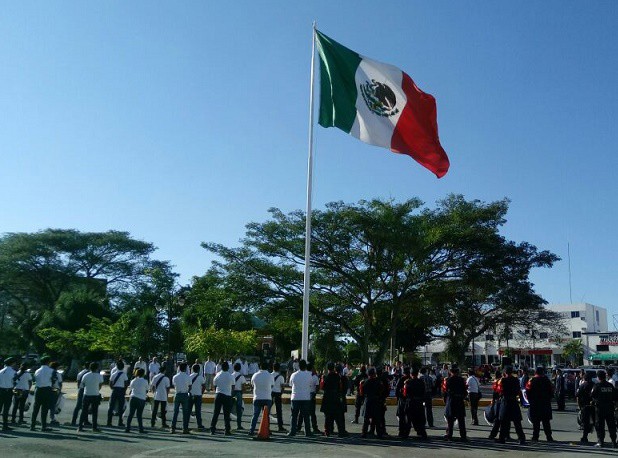 Conmemoran en Tizimín día de la bandera mexicana
