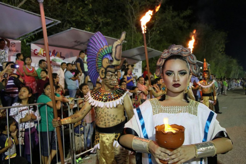  Plaza Carnaval se viste de ternos y tradición