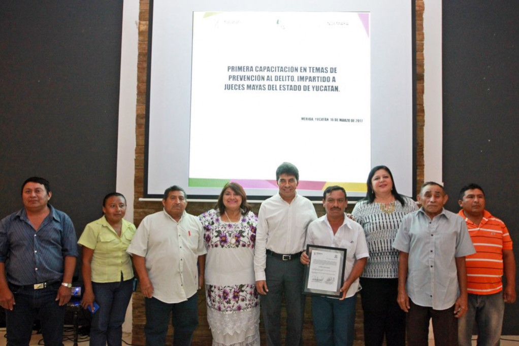 Certifican a jueces mayas por FGE y el Indemaya