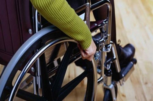 Familia Chin Pol pide apoyo de una silla de ruedas‏
