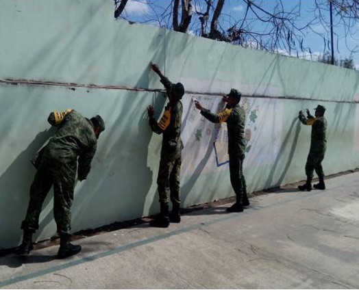 Militares mejoran la imagen de dos escuelas vallisoletanas