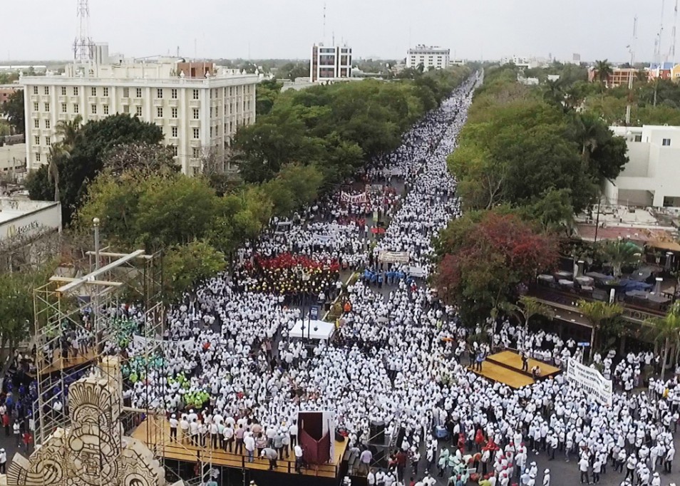 “Blanca” marcha obrera en Paseo Montejo