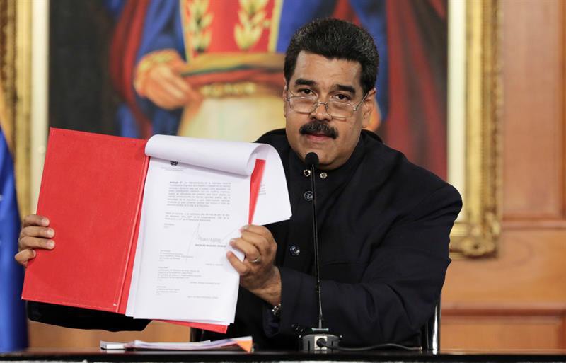 Maduro anunció fin de la Constitución