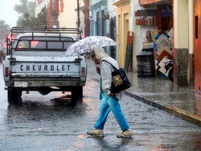 Continúan las tormentas al oriente de Yucatán