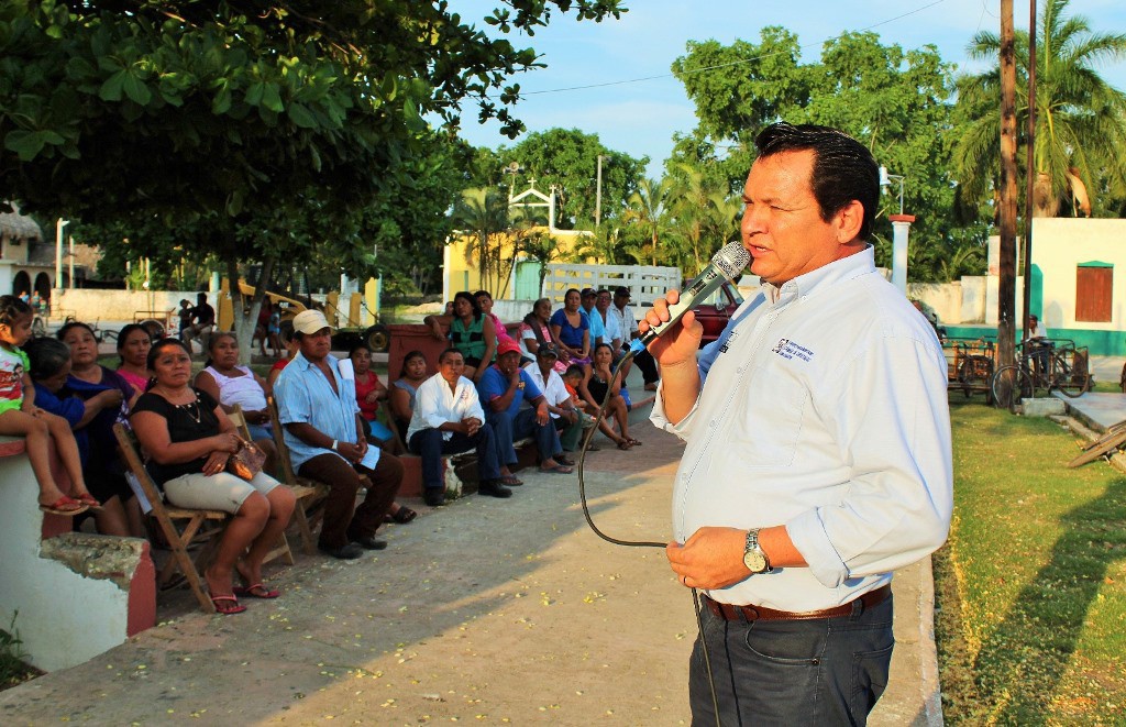 "Huacho" trabaja contra el rezago social en Yucatán