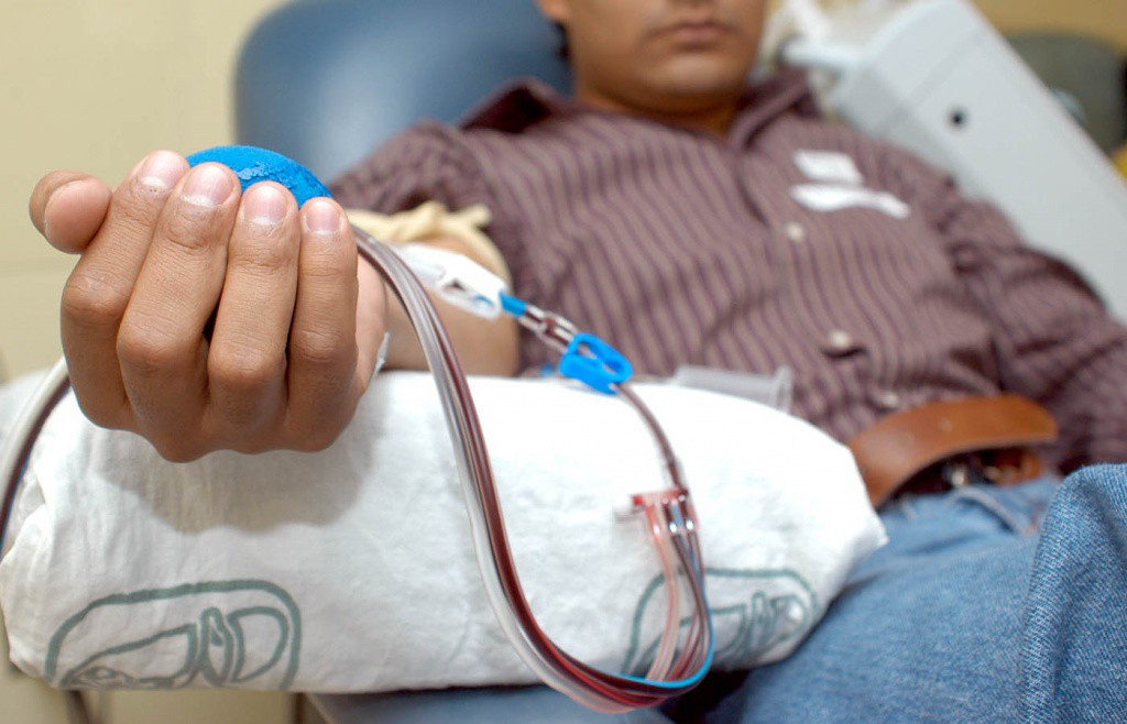 Vendedores de sangre ponen en riesgo su vida