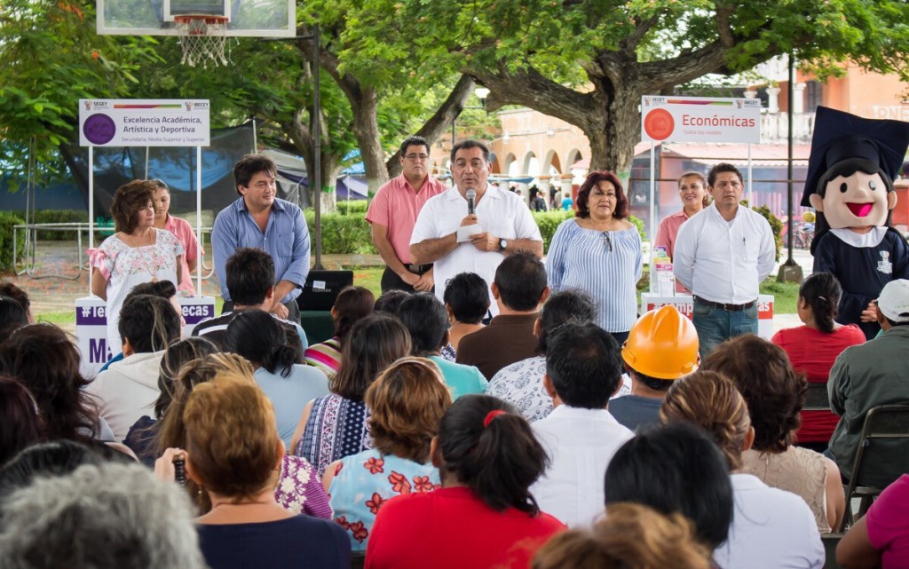 Becas, impulso para la Educación