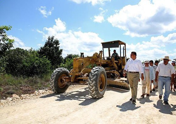 Se construirán casi 17 kms de caminos sacacosechas en Sucilá
