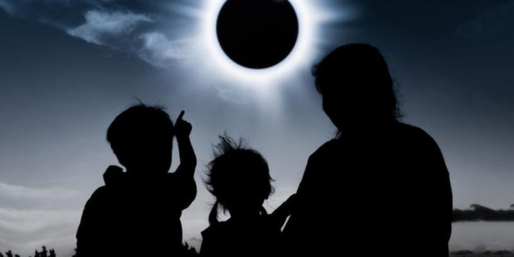 Escuelas de Coahuila prohíben ver el eclipse