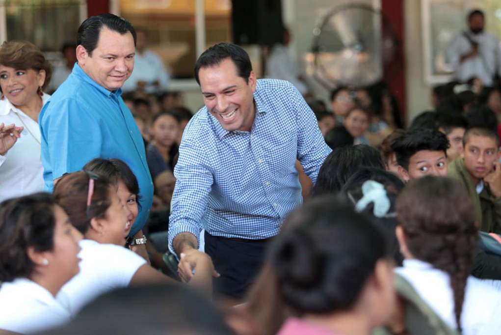 Anuncian dos mil becas para jóvenes