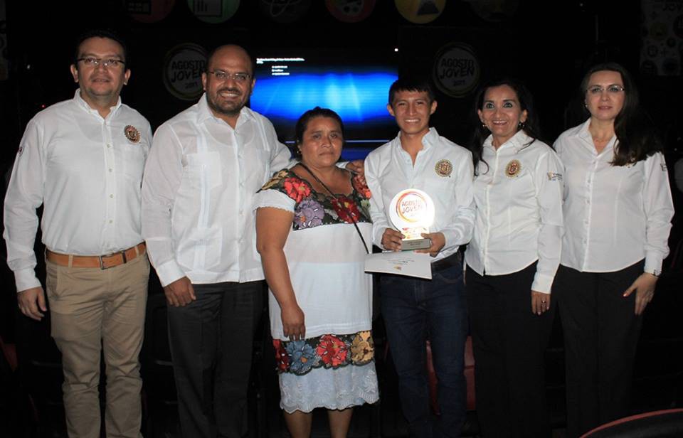 Joven indígena de Valladolid destaca en premio por labor social