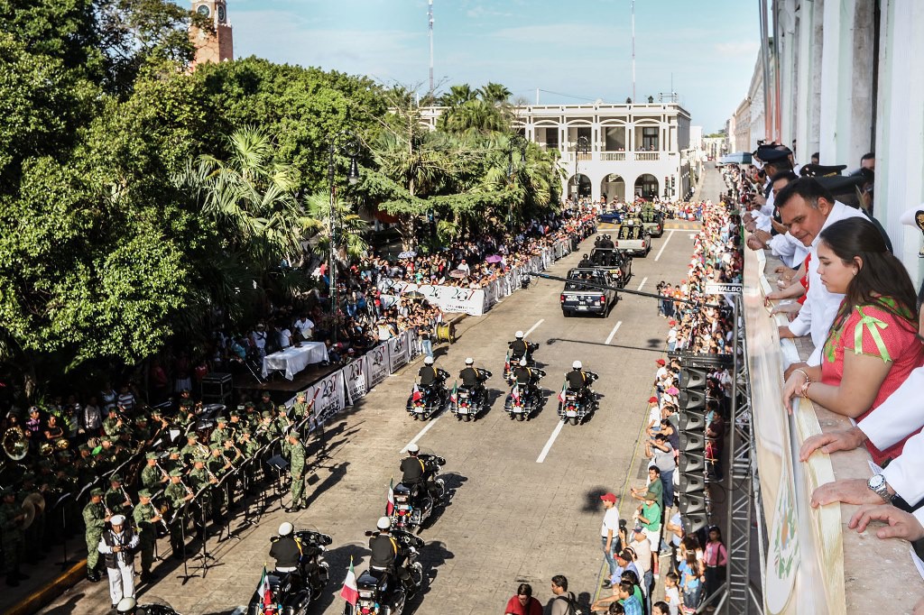 Vistoso desfile cívico-militar