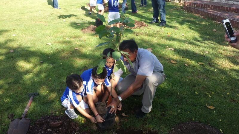 Niños se suman a la labor de preservar el medio ambiente.