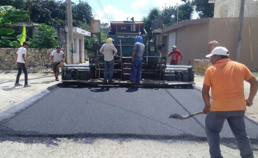 Avanzan trabajos de pavimentación de calles en Espita