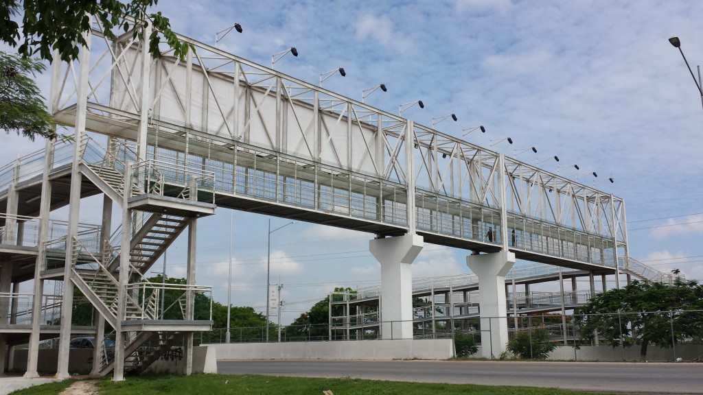 Más seguridad e iluminación solicitan en el puente peatonal cerca del Corea-México