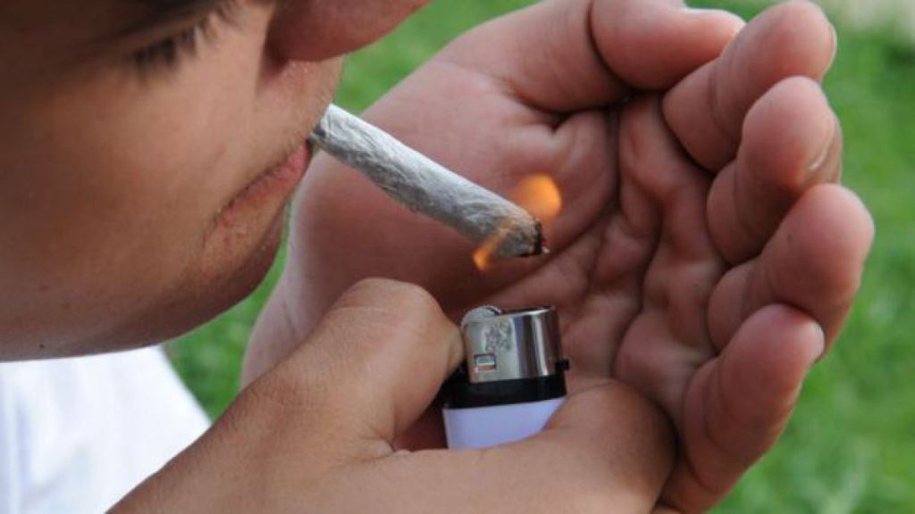 Aumenta el consumo de marihuana entre adolescentes