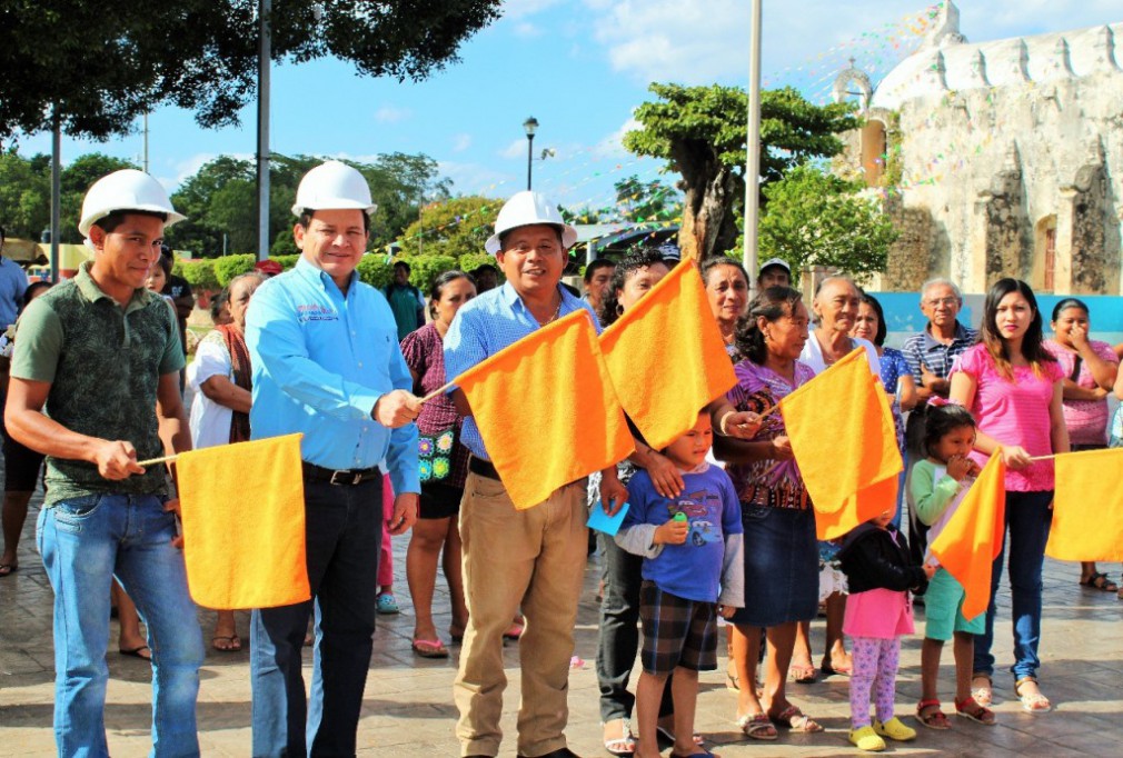 Remodelan parque infantil en Cantamayec