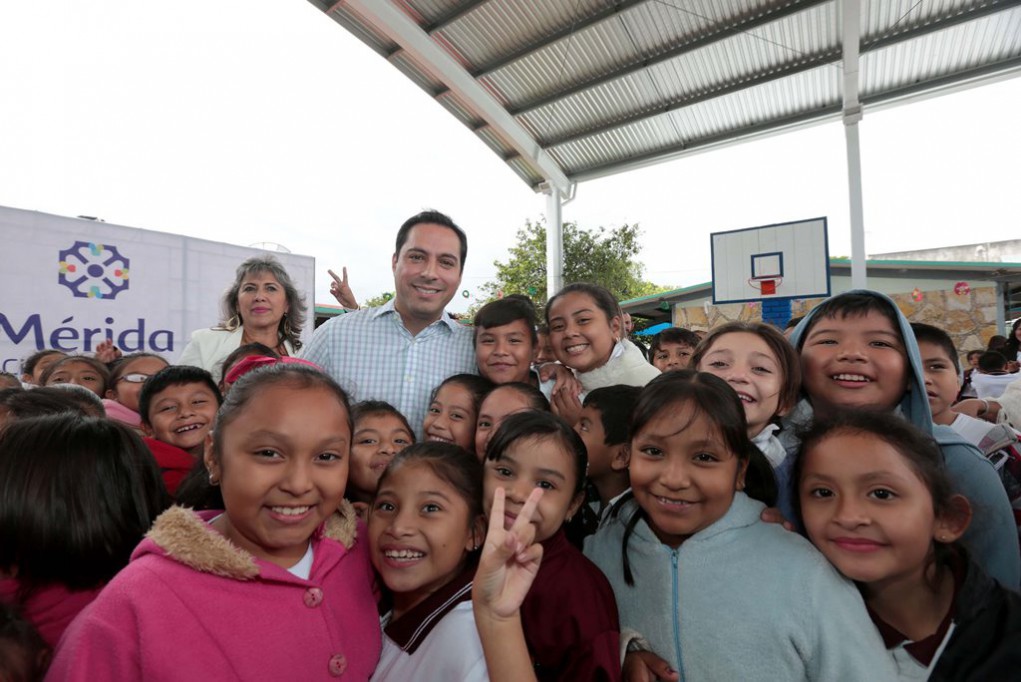 Continúa el apoyo a escuelas de Mérida