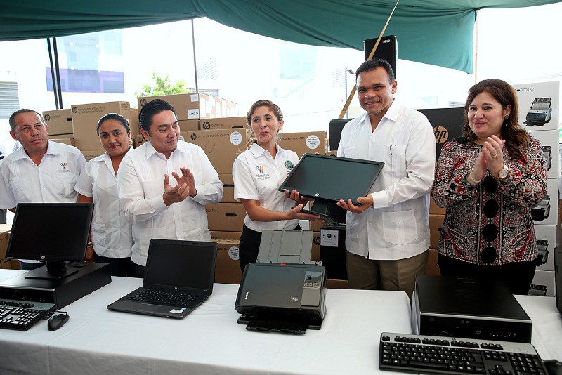 El gobernador del Estado entrega equipo tecnológico para labores de investigación con una inversión de más de 6 millones de pesos