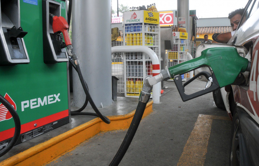 Buscan detener el aumento en el precio de la gasolina