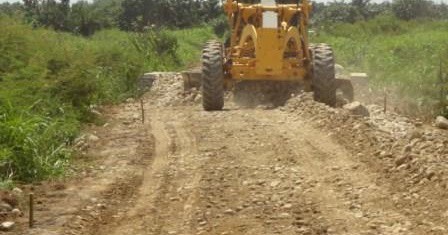 Constatan calidad de construcción de camino saca cosechas de Sucilá